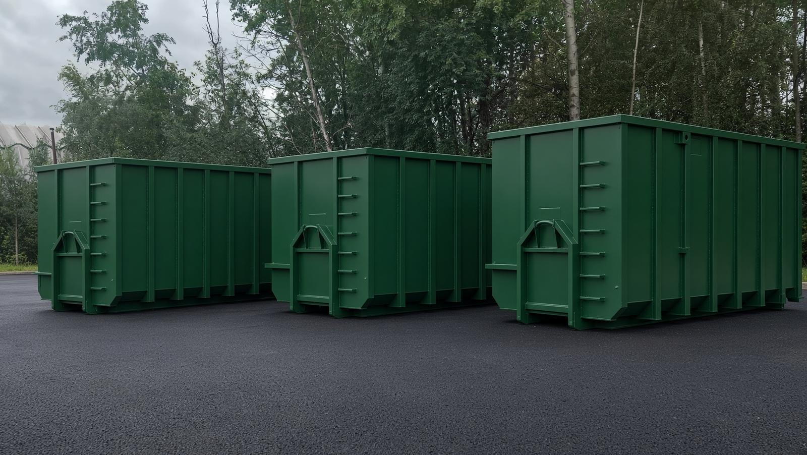 Kolm rohelist äraveokonteinerit.